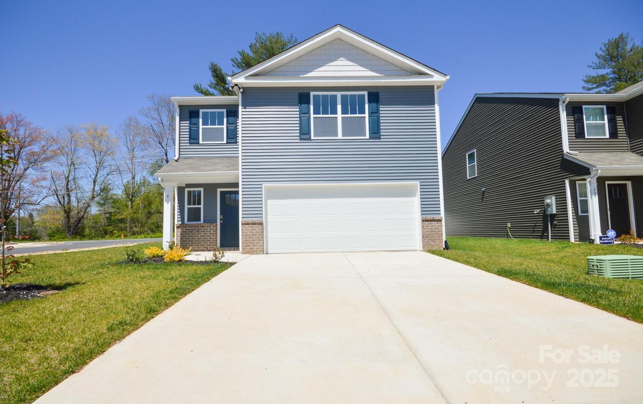 73 Lillian Ln., Hendersonville, NC 28792