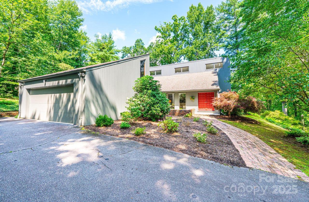 902 Cherokee Pl., Lenoir, NC 28645