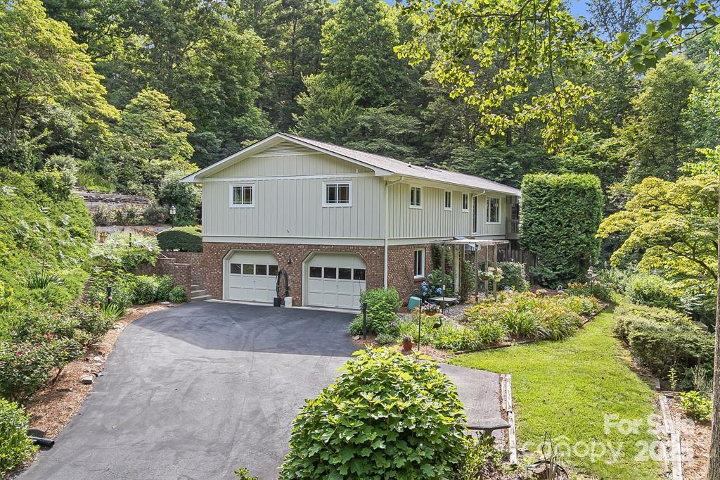 233 Raintree Dr., Hendersonville, NC 28791