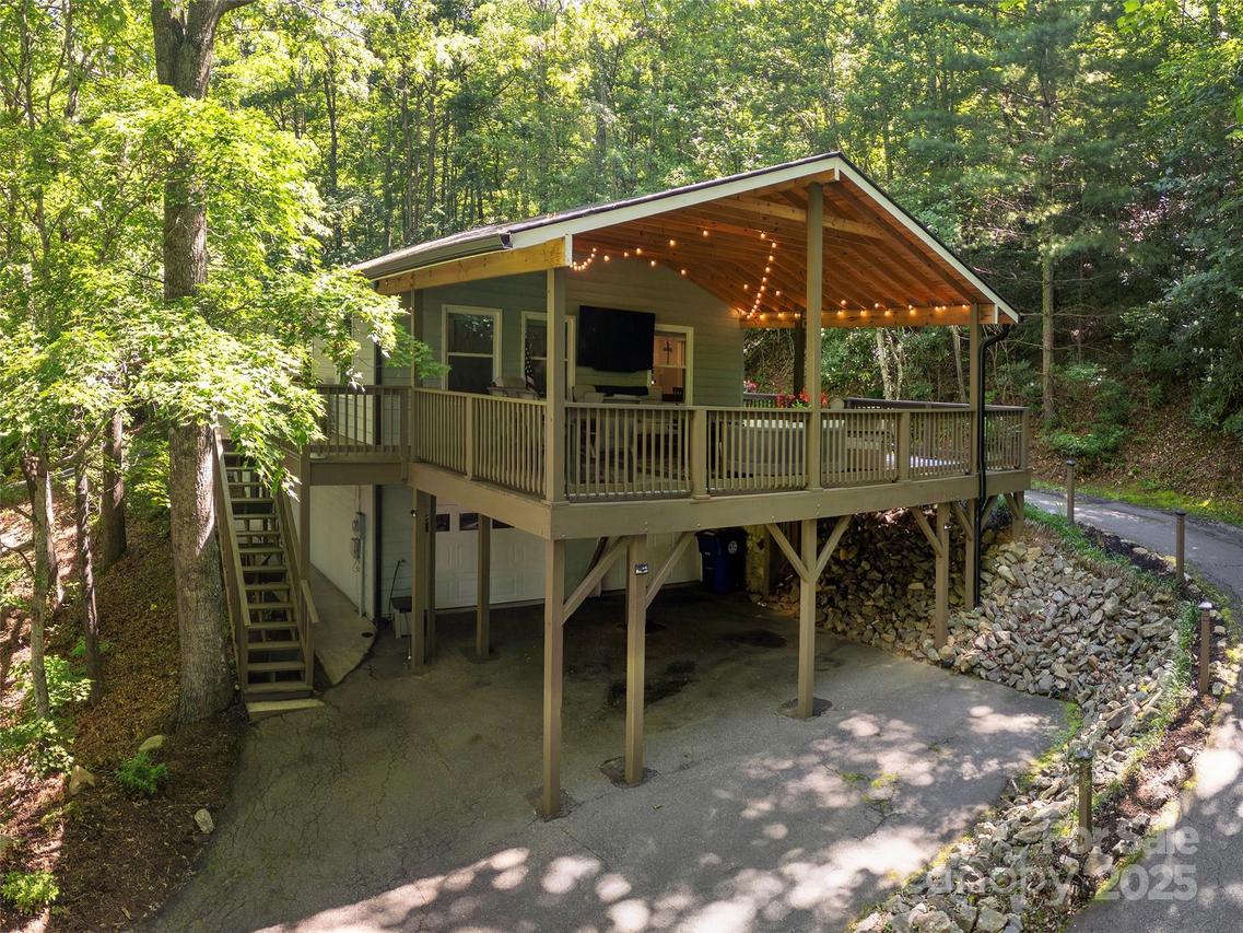 27 Walker Cove Rd., Black Mountain, NC 28711