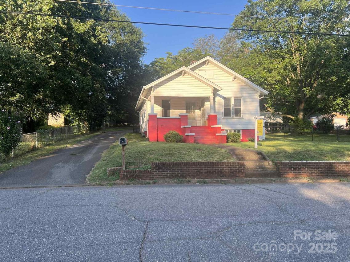 325 N Caldwell Ave., Newton, NC 28658