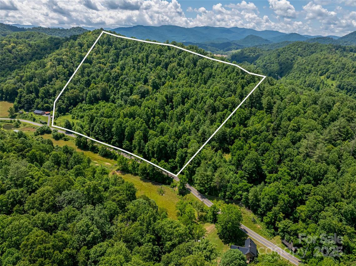 522 Langford Branch Rd., Burnsville, NC 28714