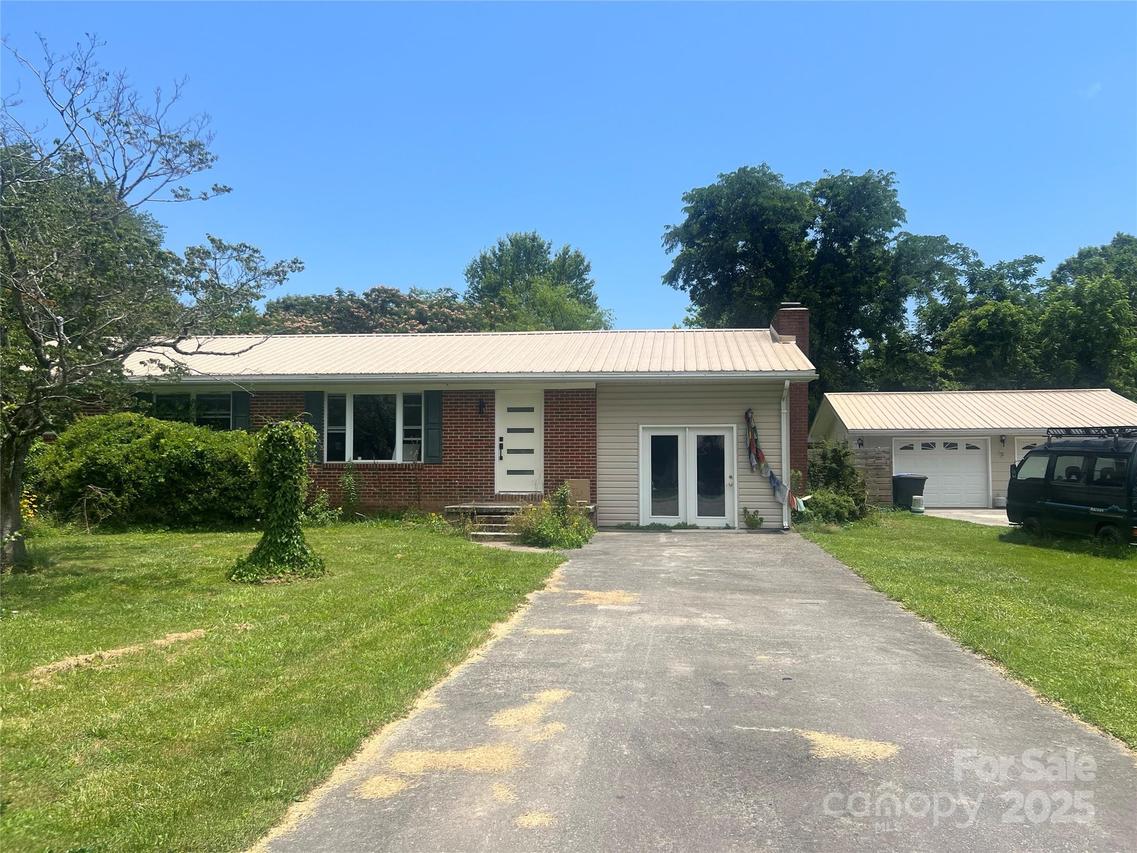 26 Burnette Dr., Brevard, NC 28712