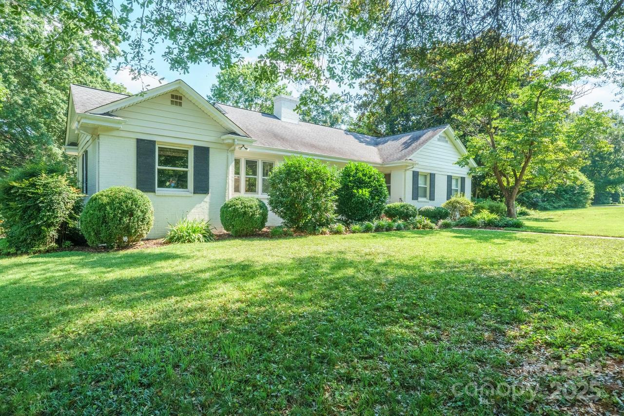 630 4th Ave., Hickory, NC 28601