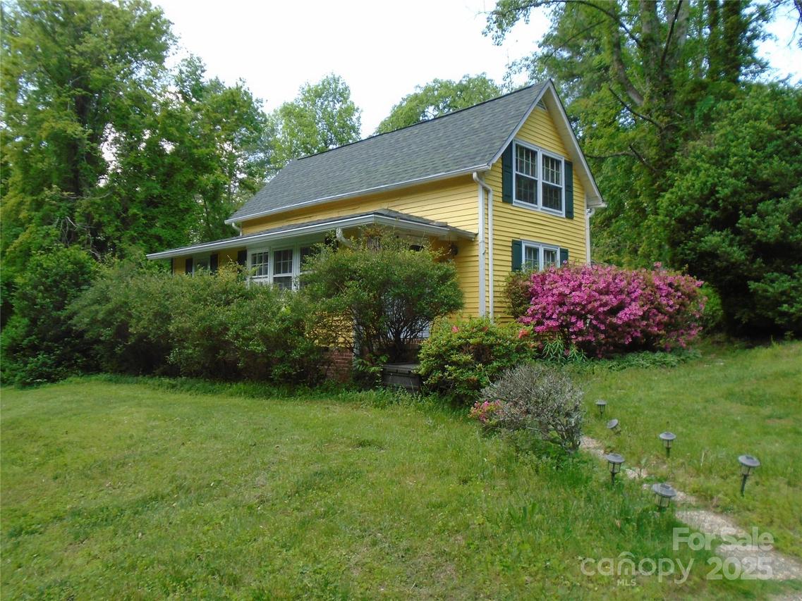 85 Pennwood Ln., Flat Rock, NC 28731