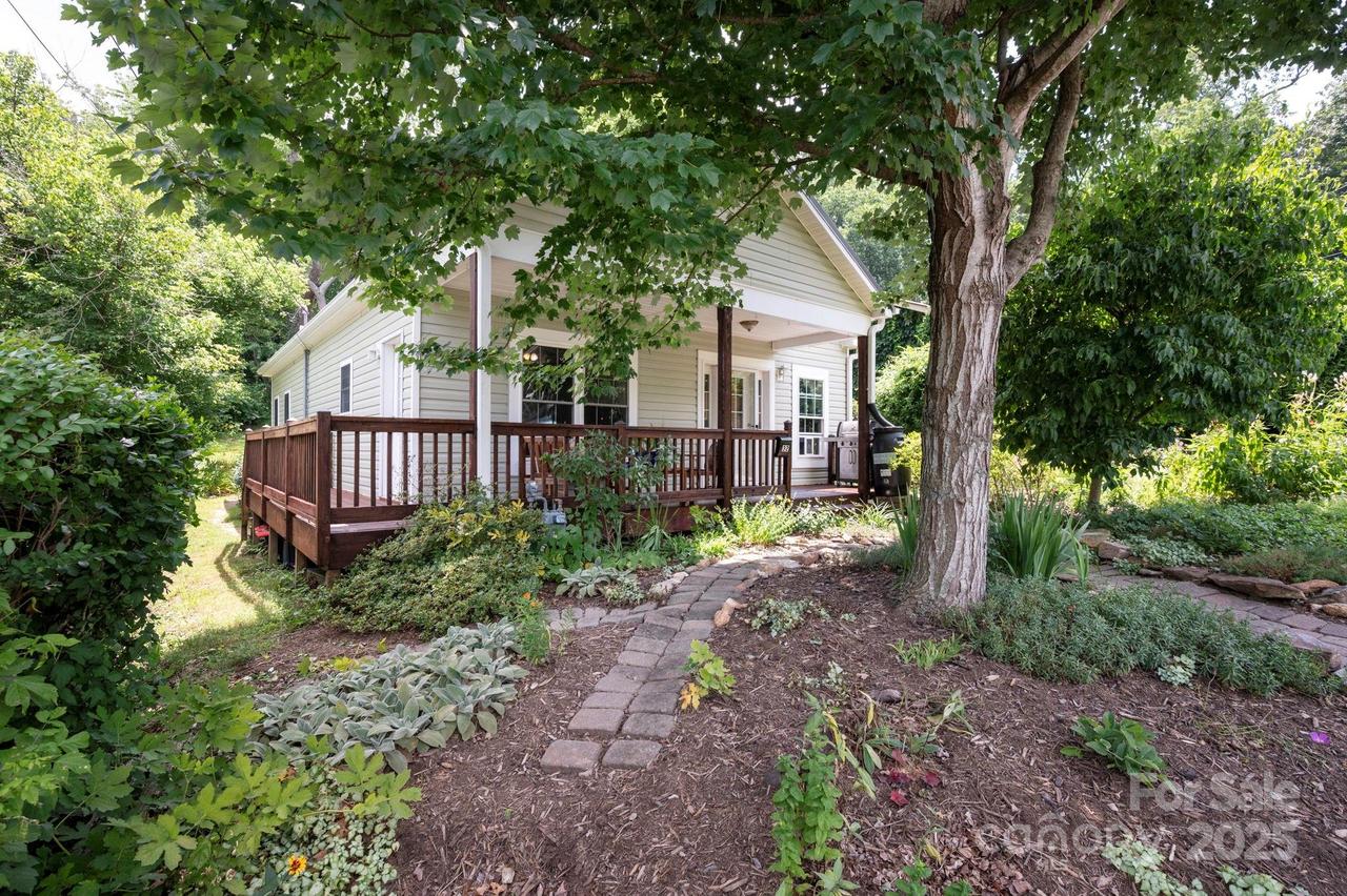 32 Water St., Asheville, NC 28801