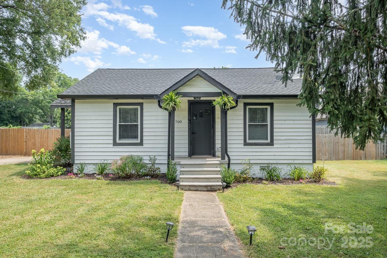 700 Perkins St., Lowell, NC 28098