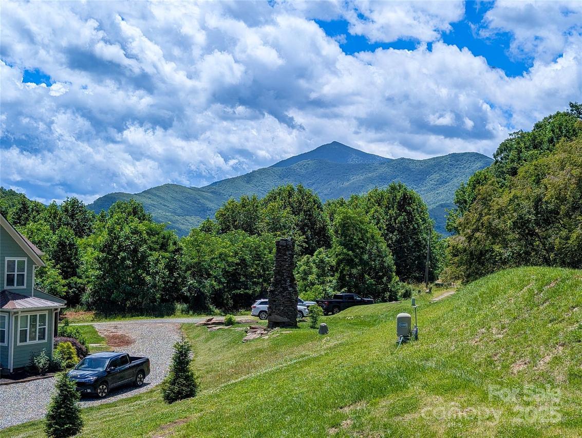 338 Majestic Mountain Dr., Burnsville, NC 28714