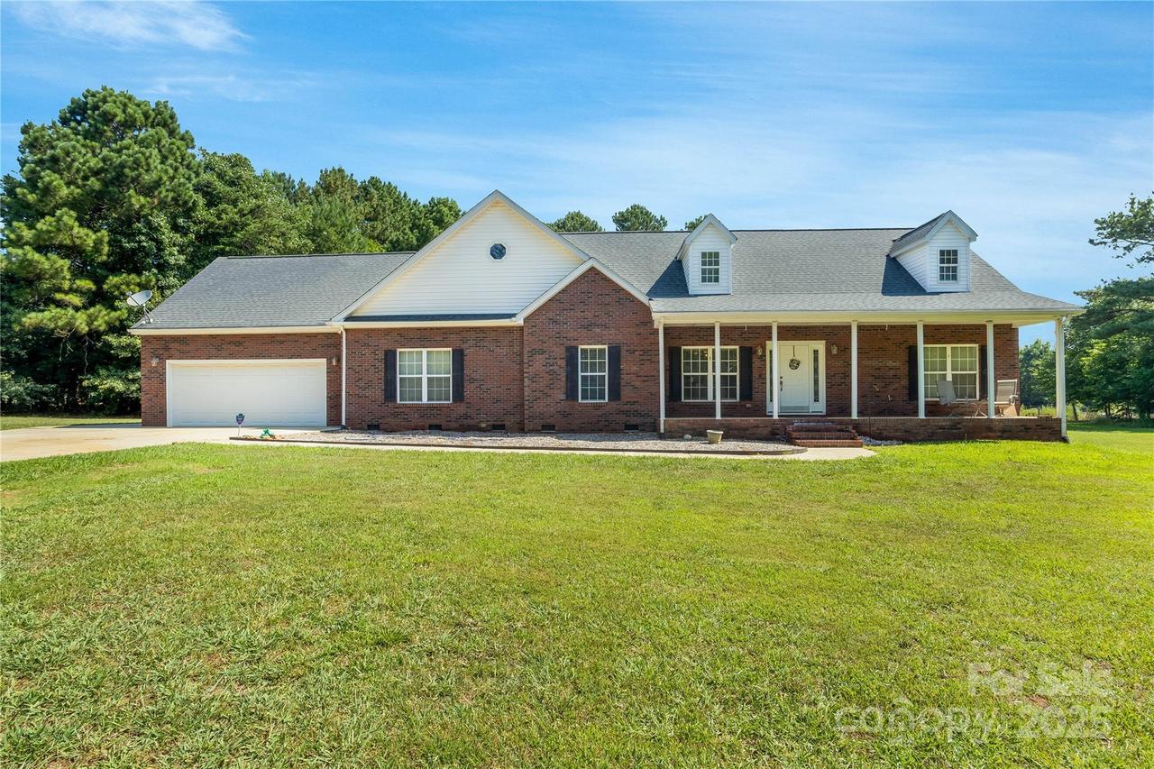 1225 Timber Run Dr., Dallas, NC 28034