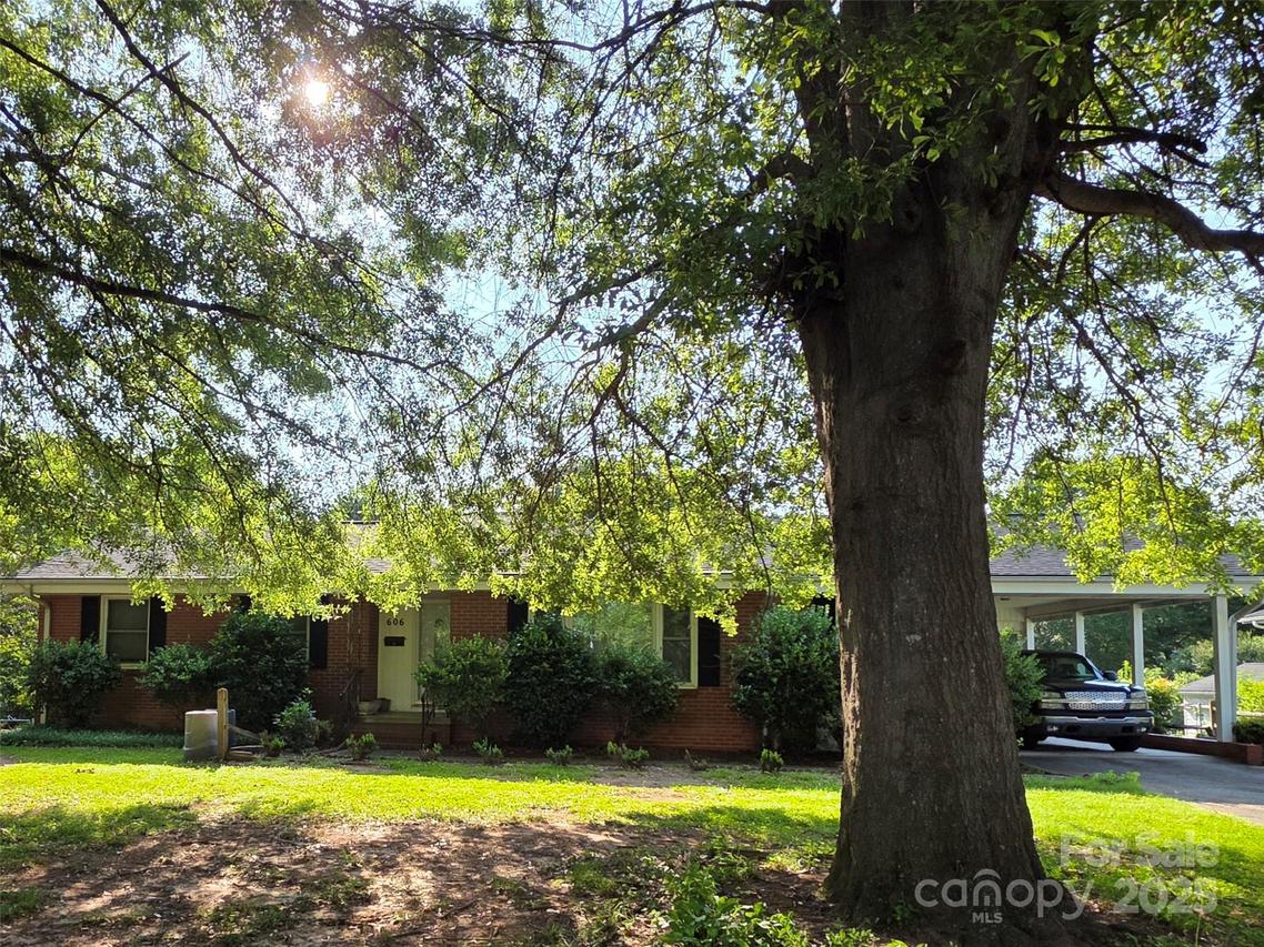 606 Dartmouth Dr., Gastonia, NC 28054