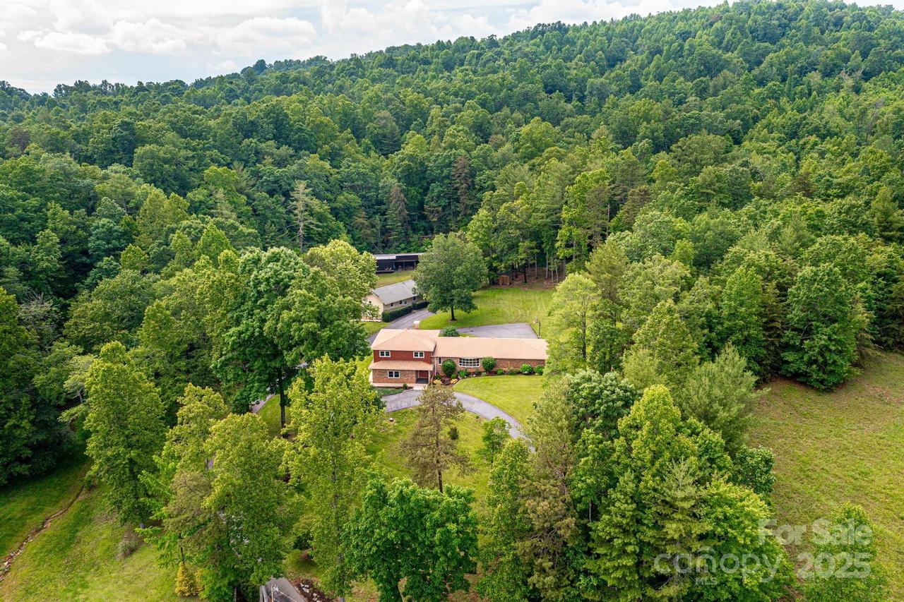 221 Roberts Ln., Lenoir, NC 28645