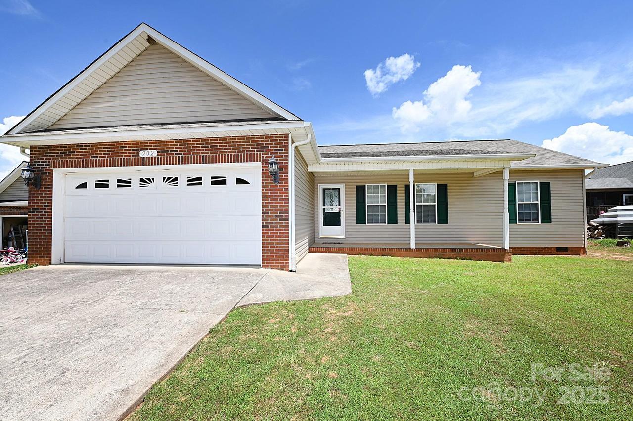 202 Pine Meadows St., Hickory, NC 28601