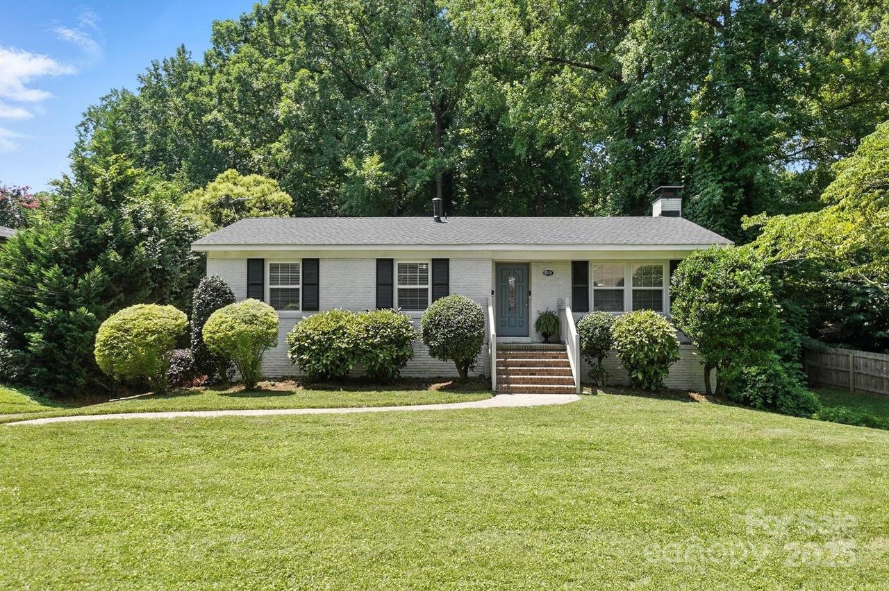 2528 Arnold Dr., Charlotte, NC 28205