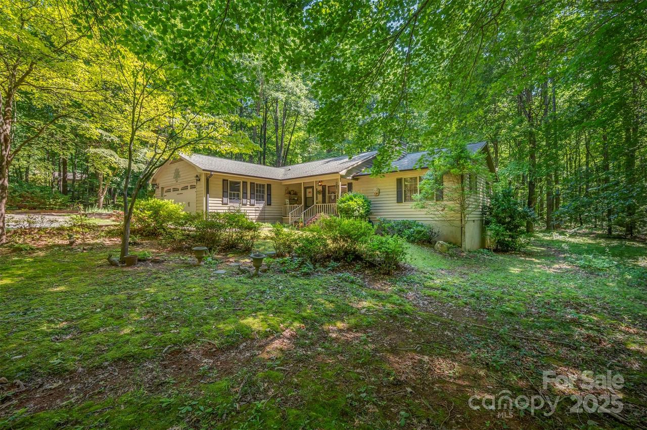 144 Beechwood Dr., Columbus, NC 28722