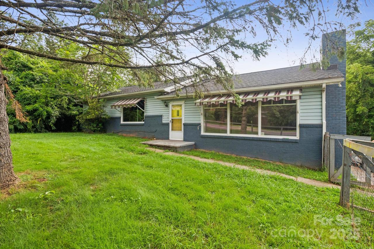 379 N Louisiana Ave., Asheville, NC 28806