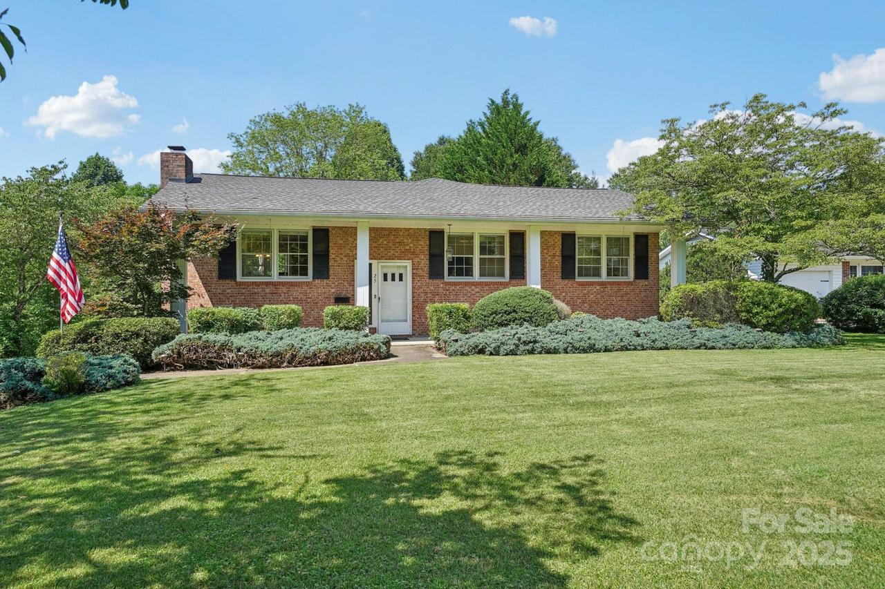 25 Hazel Ct., Brevard, NC 28712