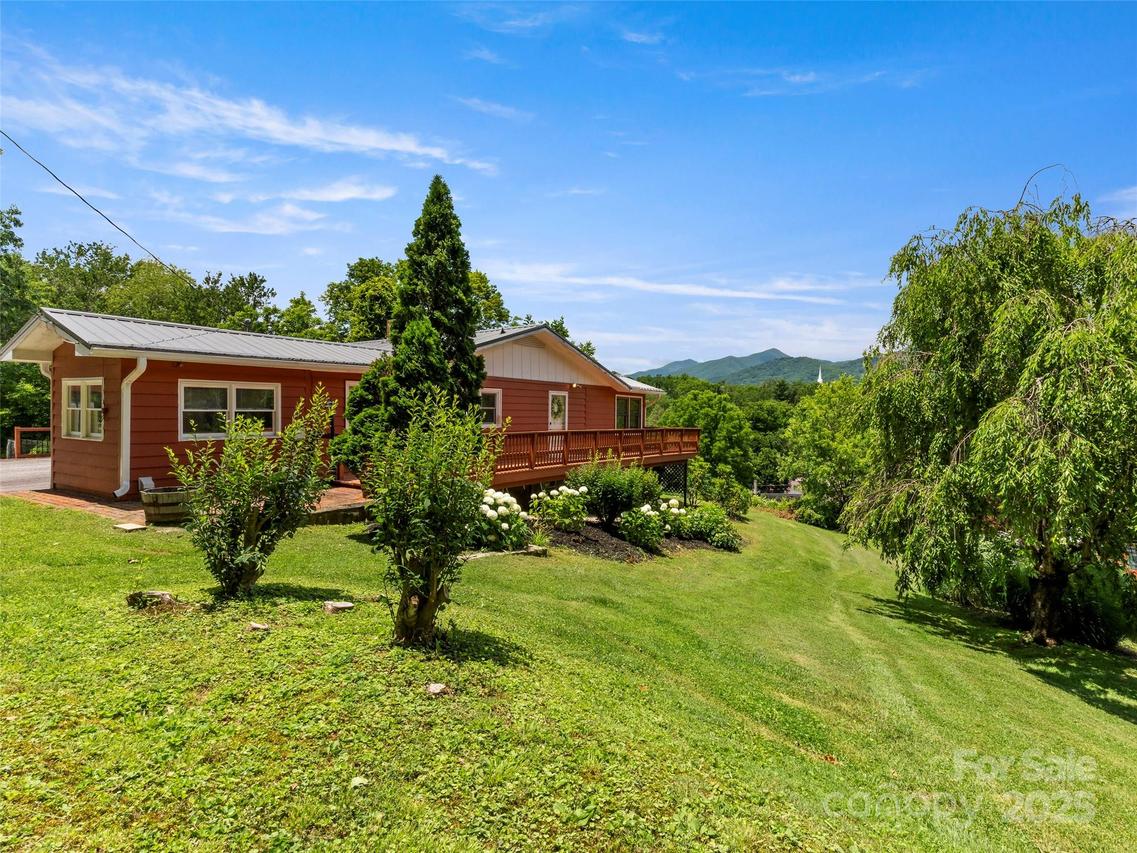30 Belleview Rd., Waynesville, NC 28786