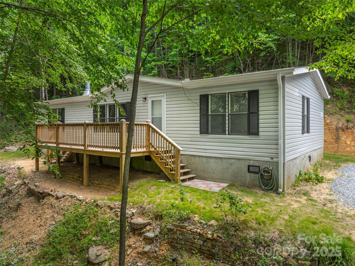 590 Hutch Mountain Rd., Fletcher, NC 28732