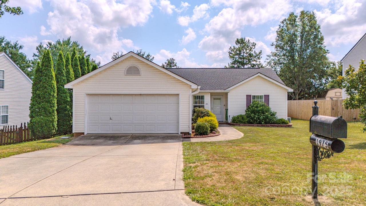 1975 8th Street Ln., Hickory, NC 28602