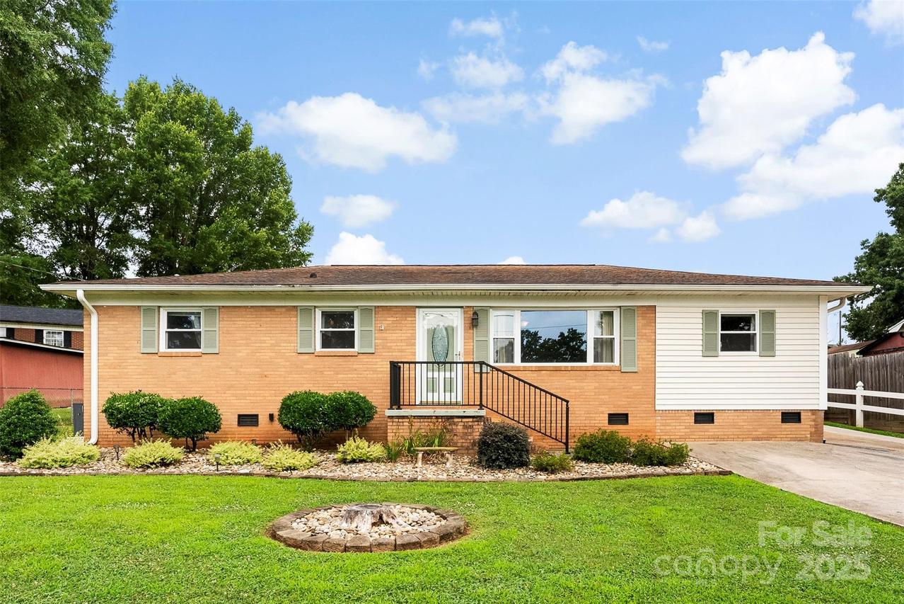 2615 Sherry Ln., Gastonia, NC 28054