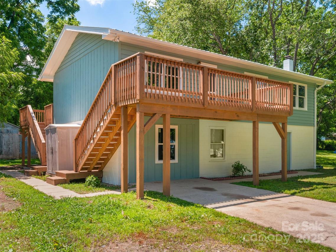 228 Hyatt St., Waynesville, NC 28786