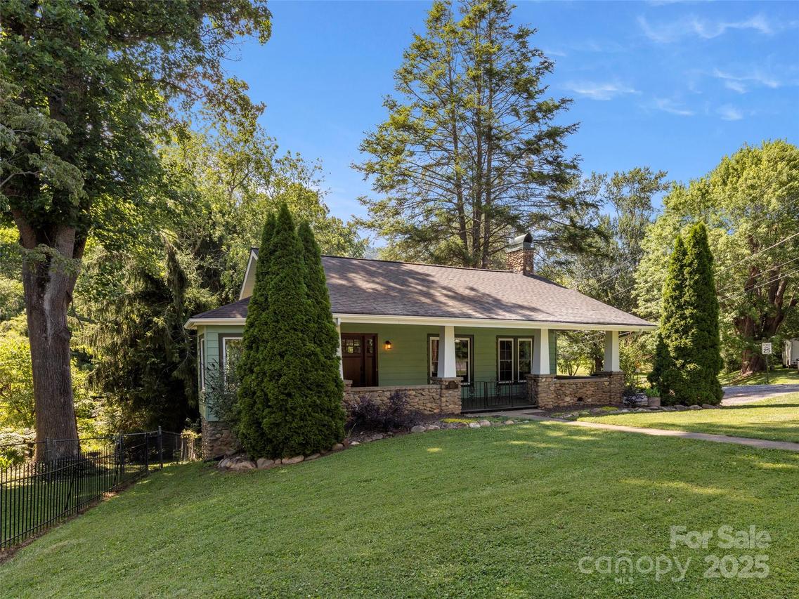 169 Love Ln., Waynesville, NC 28786