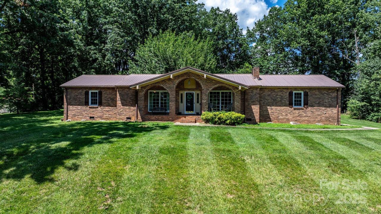1560 Lafayette Ave., Hudson, NC 28638