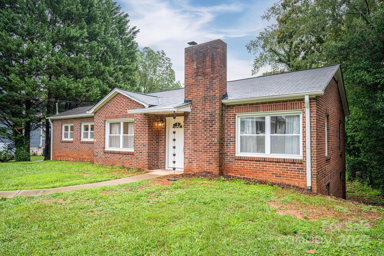 727 3rd Ave., Hickory, NC 28601