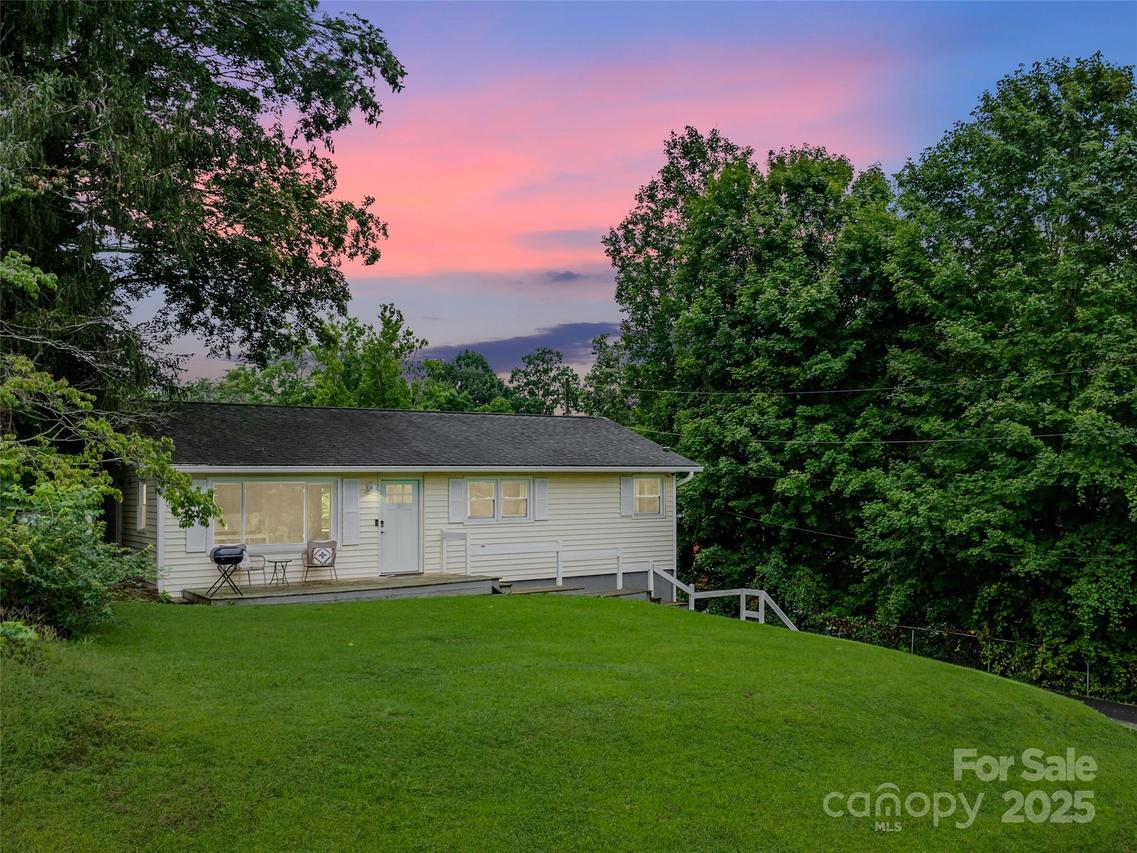 11 Oakley Dogwood Dr., Asheville, NC 28803