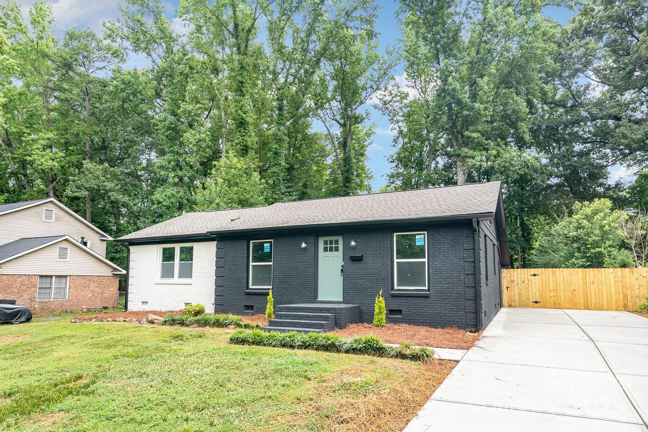 6557 Covecreek Dr., Charlotte, NC 28215