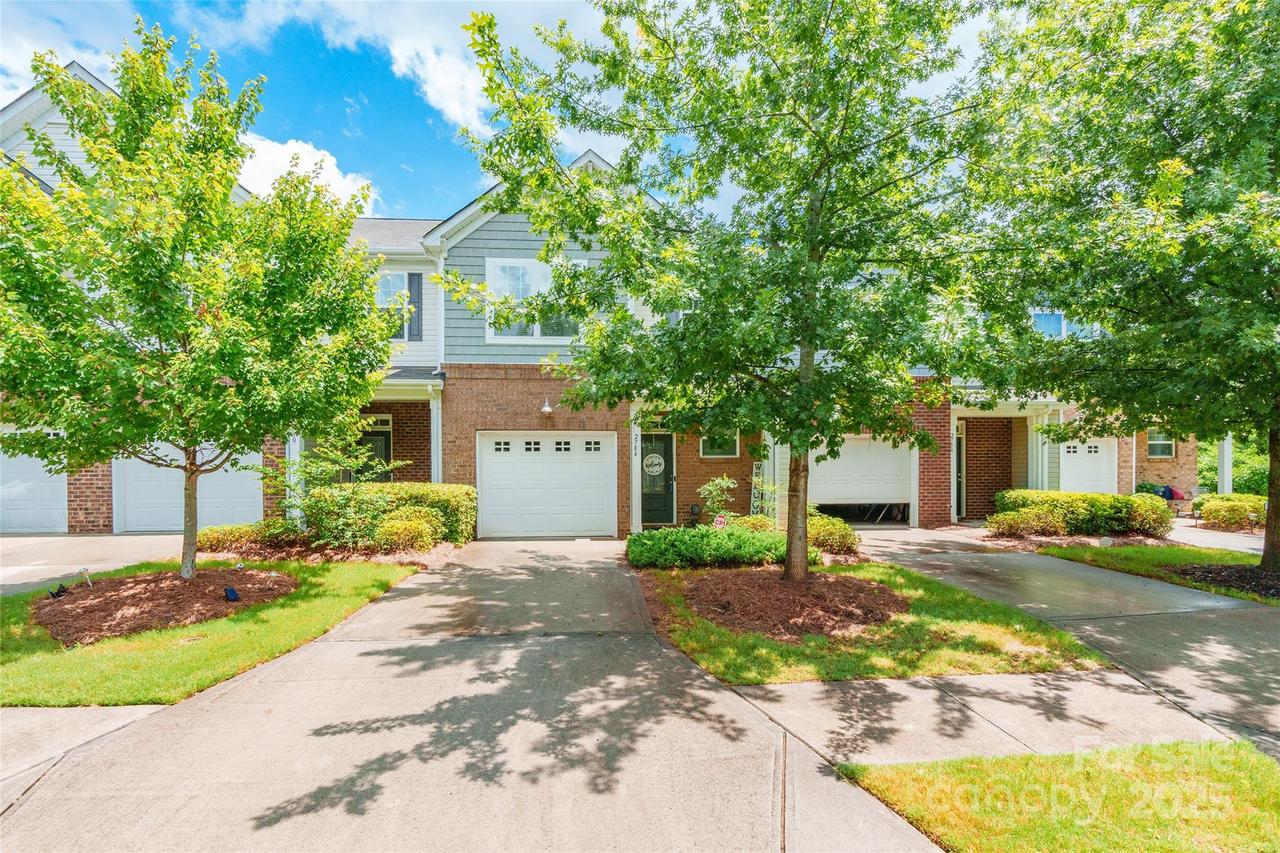 2784 Sawbridge Ln., Gastonia, NC 28056