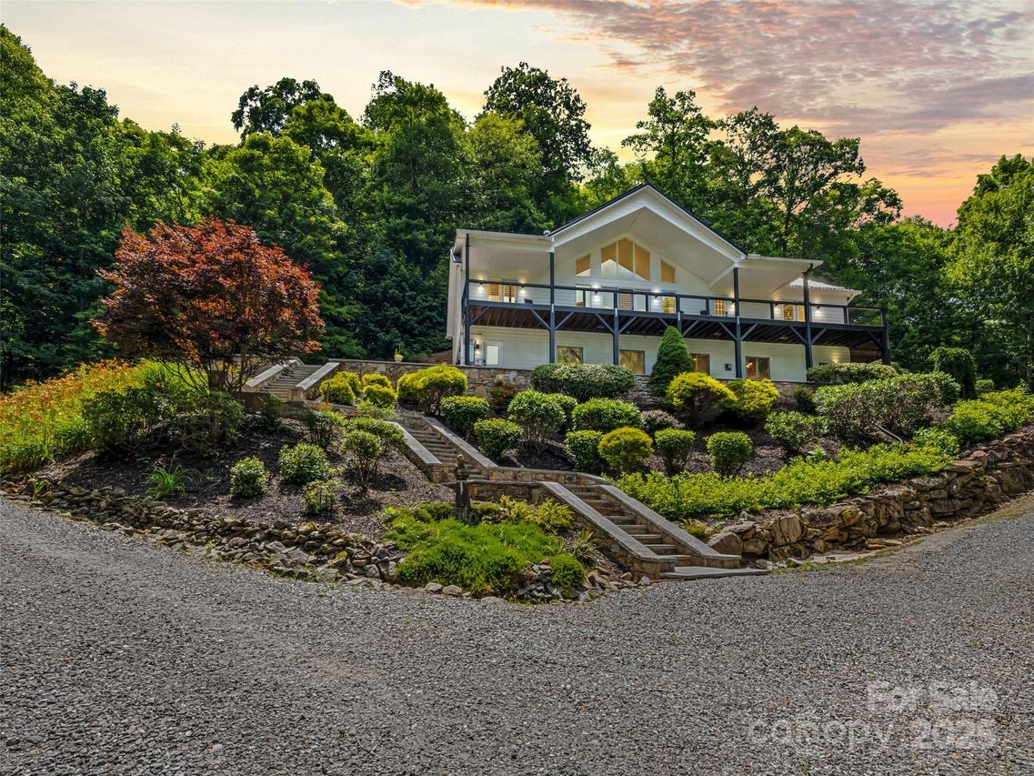 1591 Chestnut Flats Ln., Waynesville, NC 28786