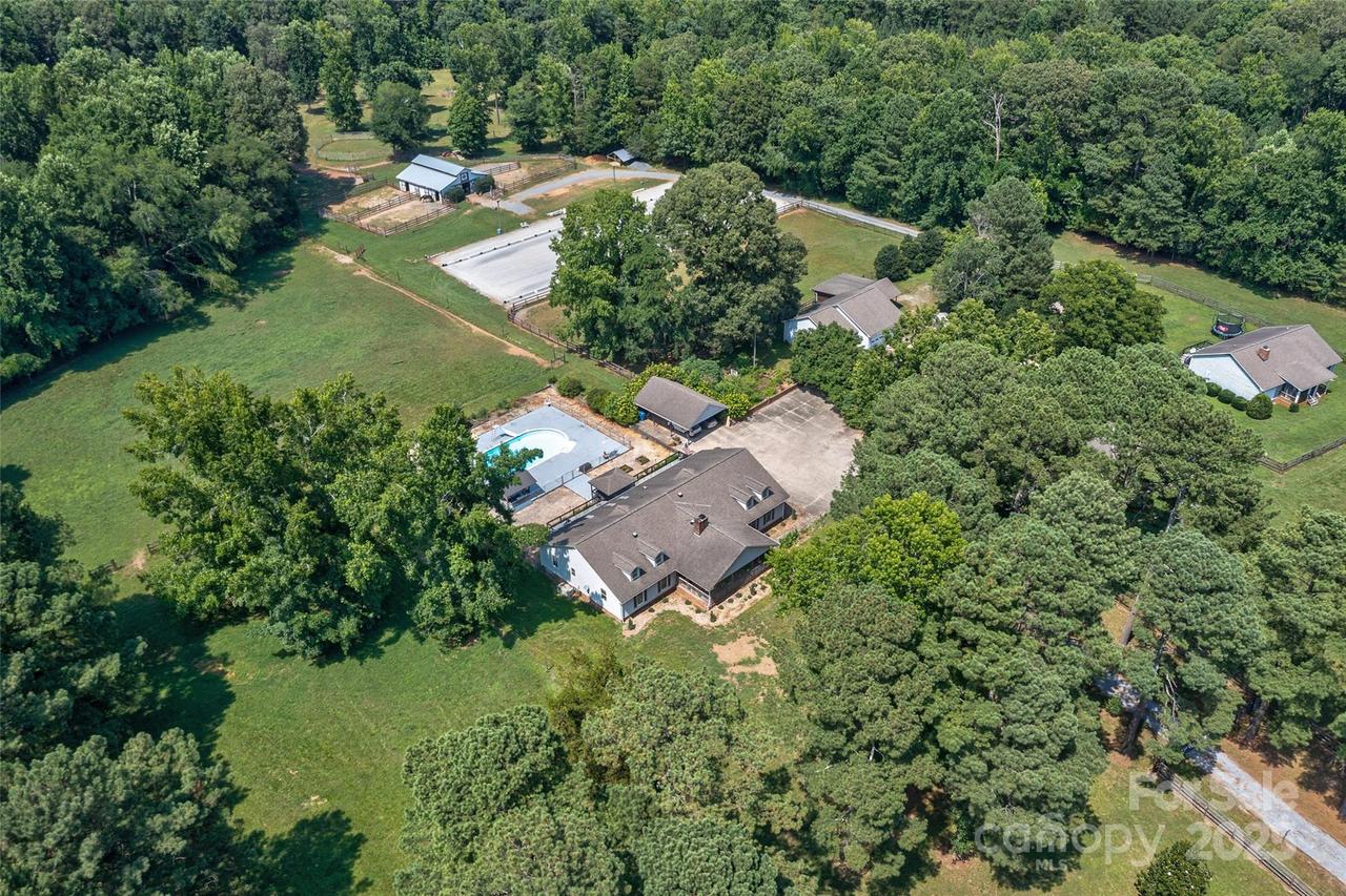 7411 Davis Rd., Waxhaw, NC 28173