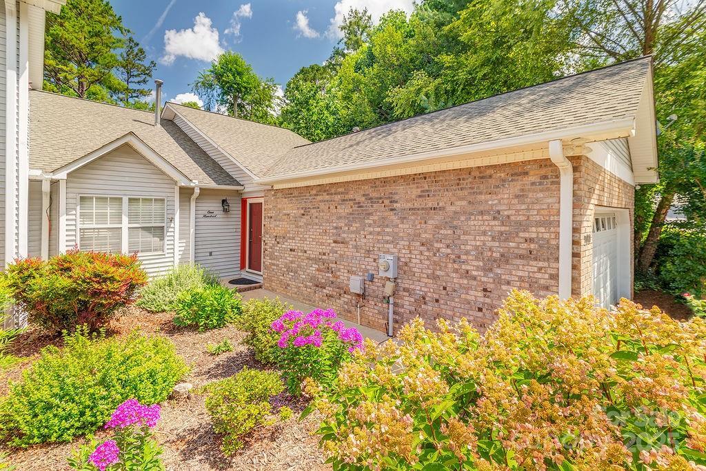 100 Thistle Knoll Ct., Asheville, NC 28803