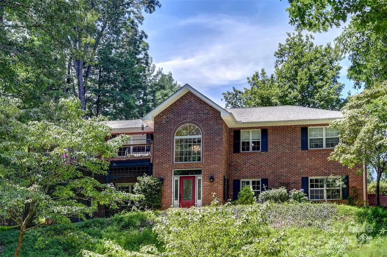 209 Camellia Way, Hendersonville, NC 28739