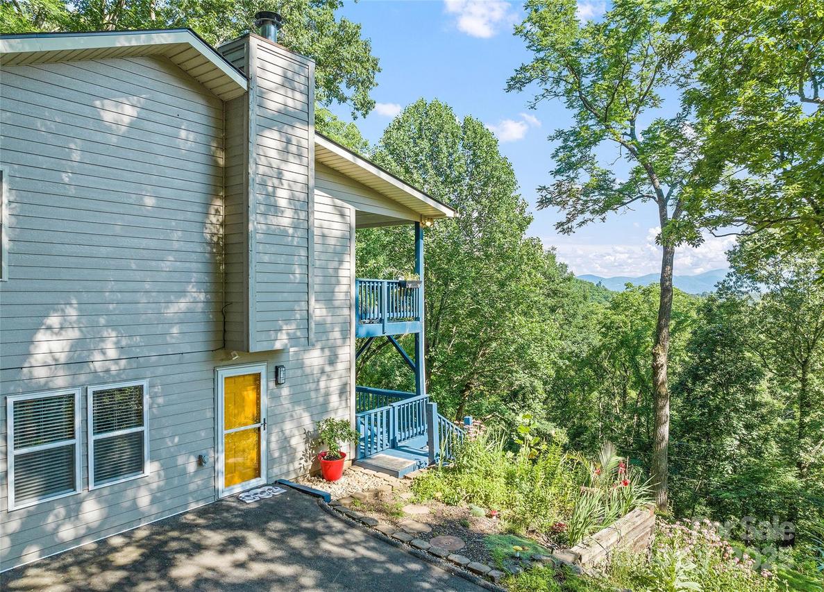 208 Tuckaway Rd., Waynesville, NC 28785