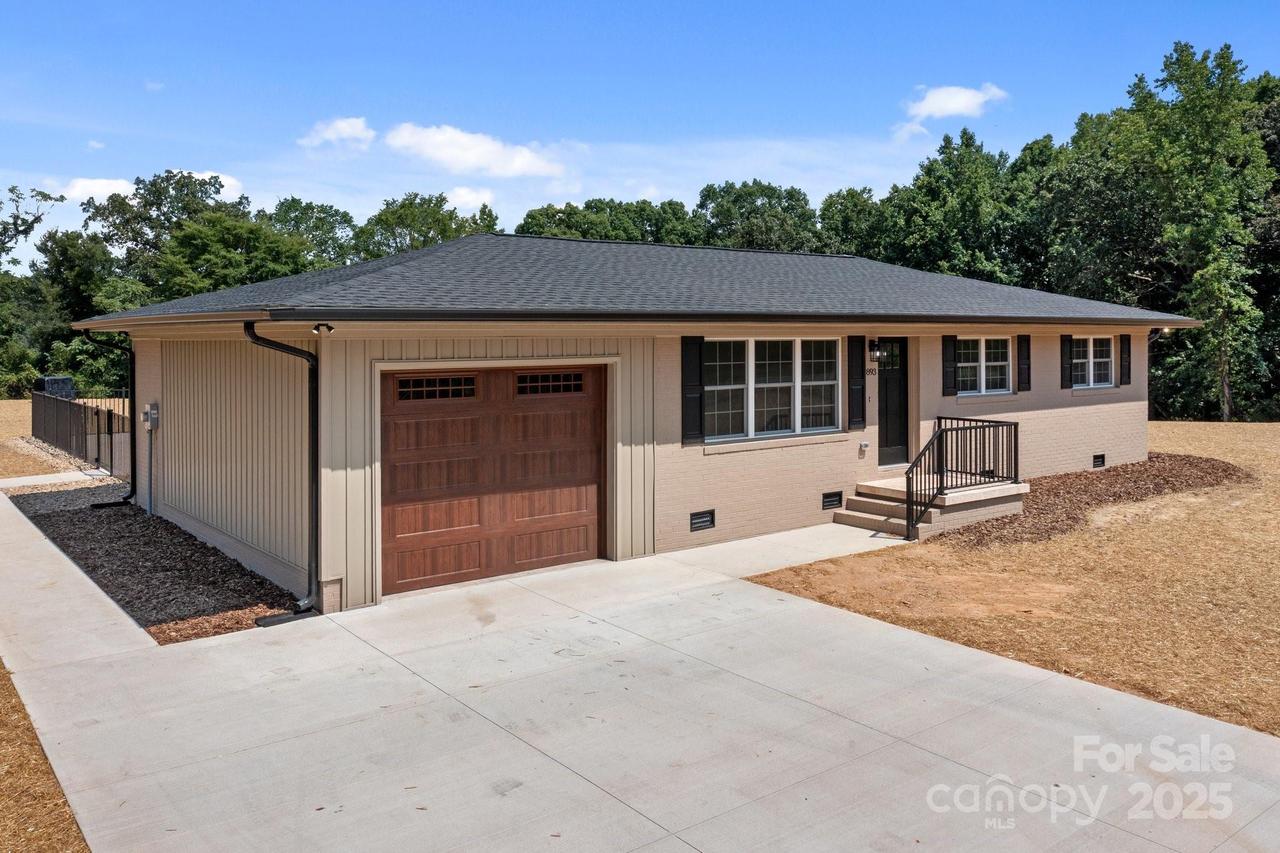893 Chief Thomas Rd., Harmony, NC 28634
