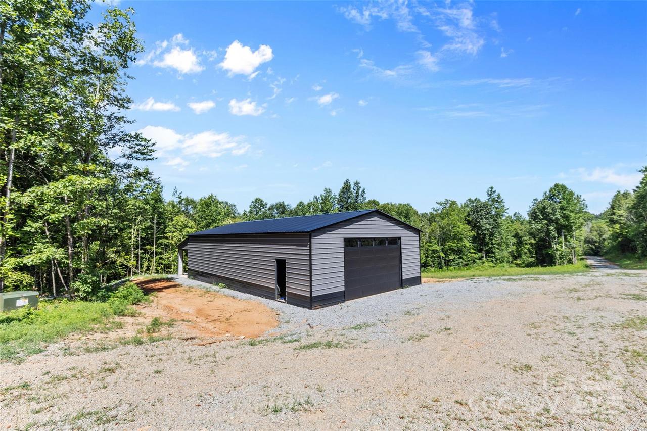 1371 Alexis High Shoals Rd., Dallas, NC 28034