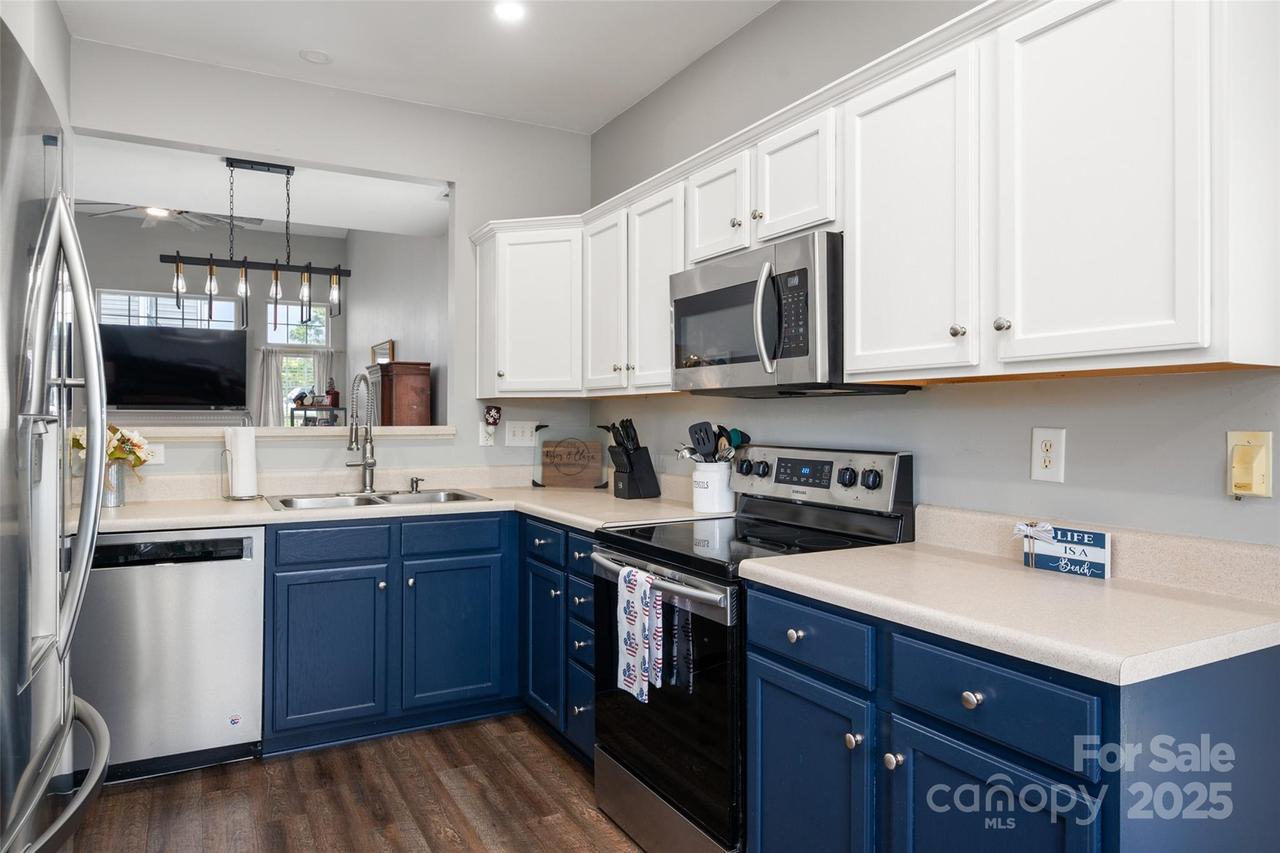 6225 Harrisburg Plz., Harrisburg, NC 28075
