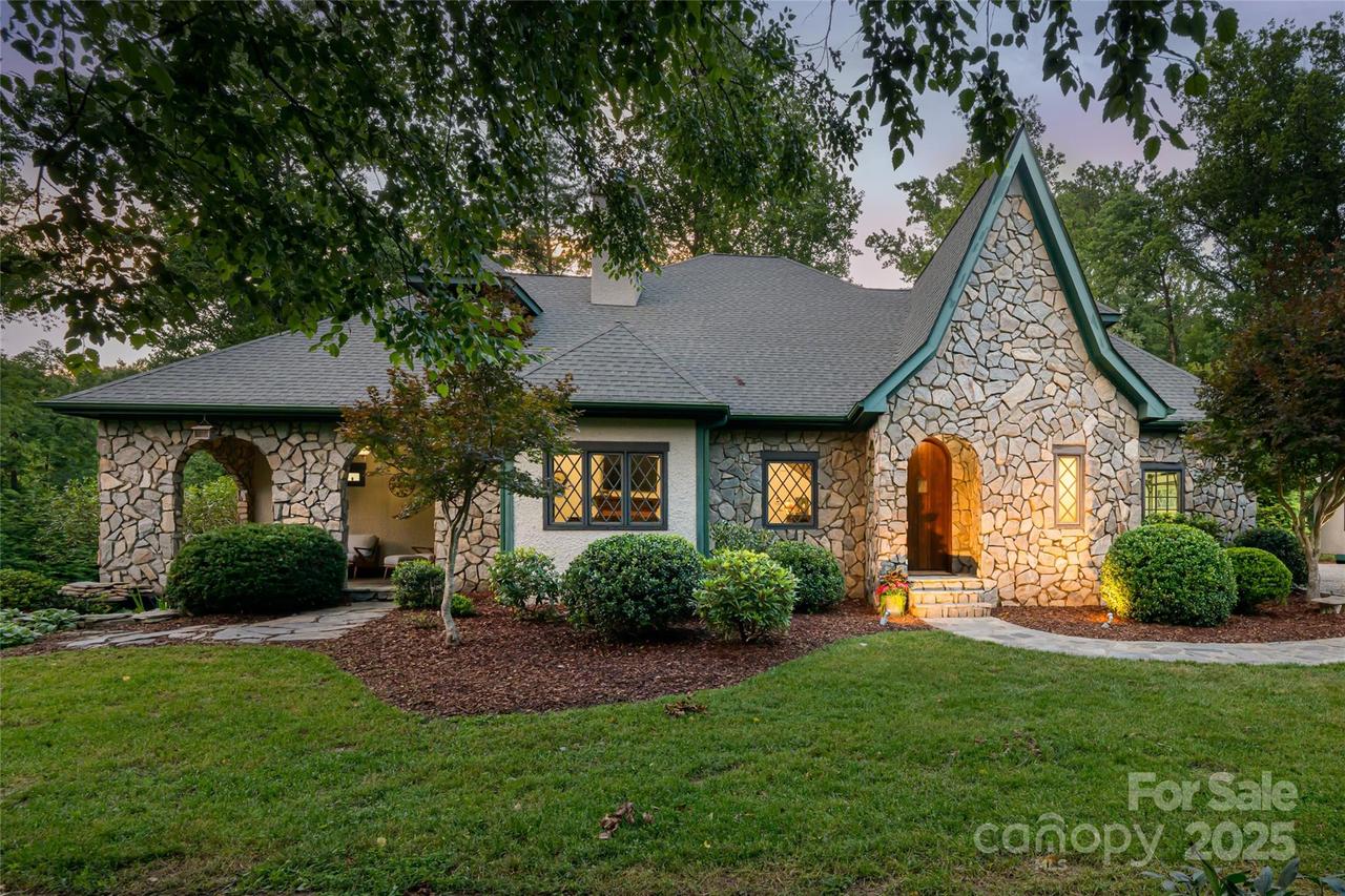 31 Sumner Pl., Asheville, NC 28804