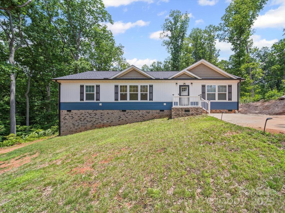 601 Lhasa Apso Ln., Iron Station, NC 28080