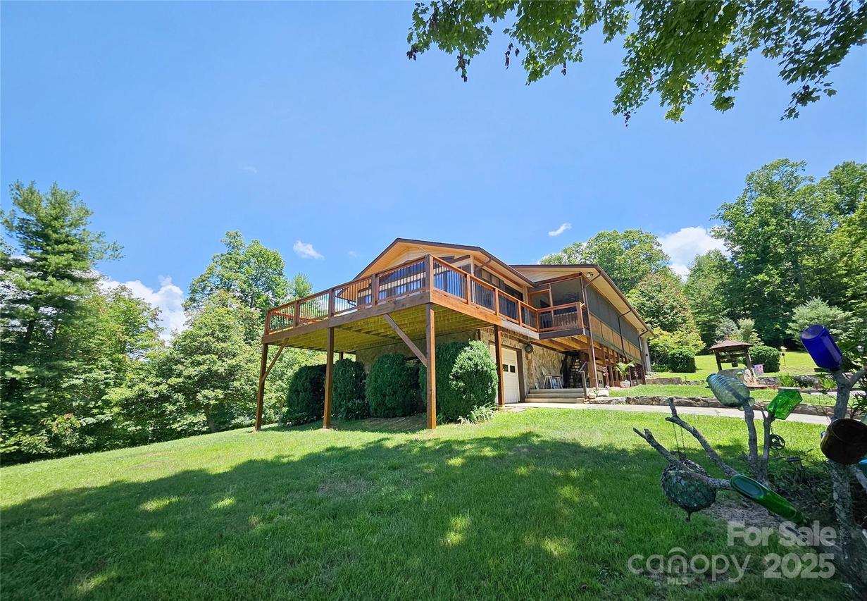 109 Deer Place Rd., Spruce Pine, NC 28777
