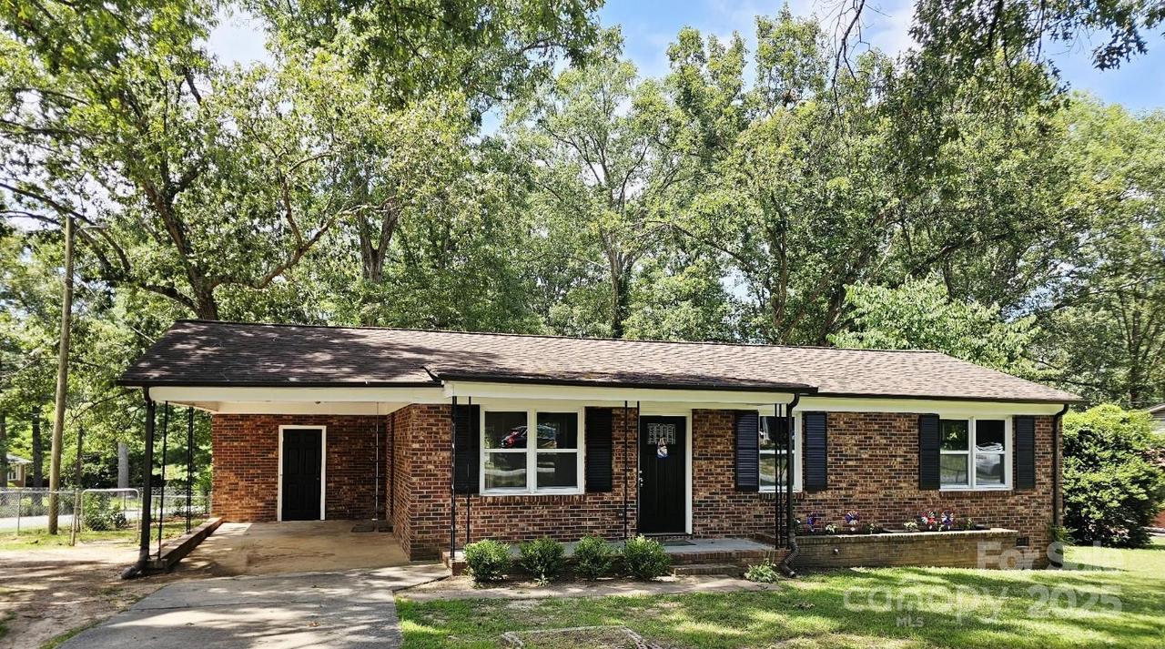 203 Witten Ln., Gastonia, NC 28052