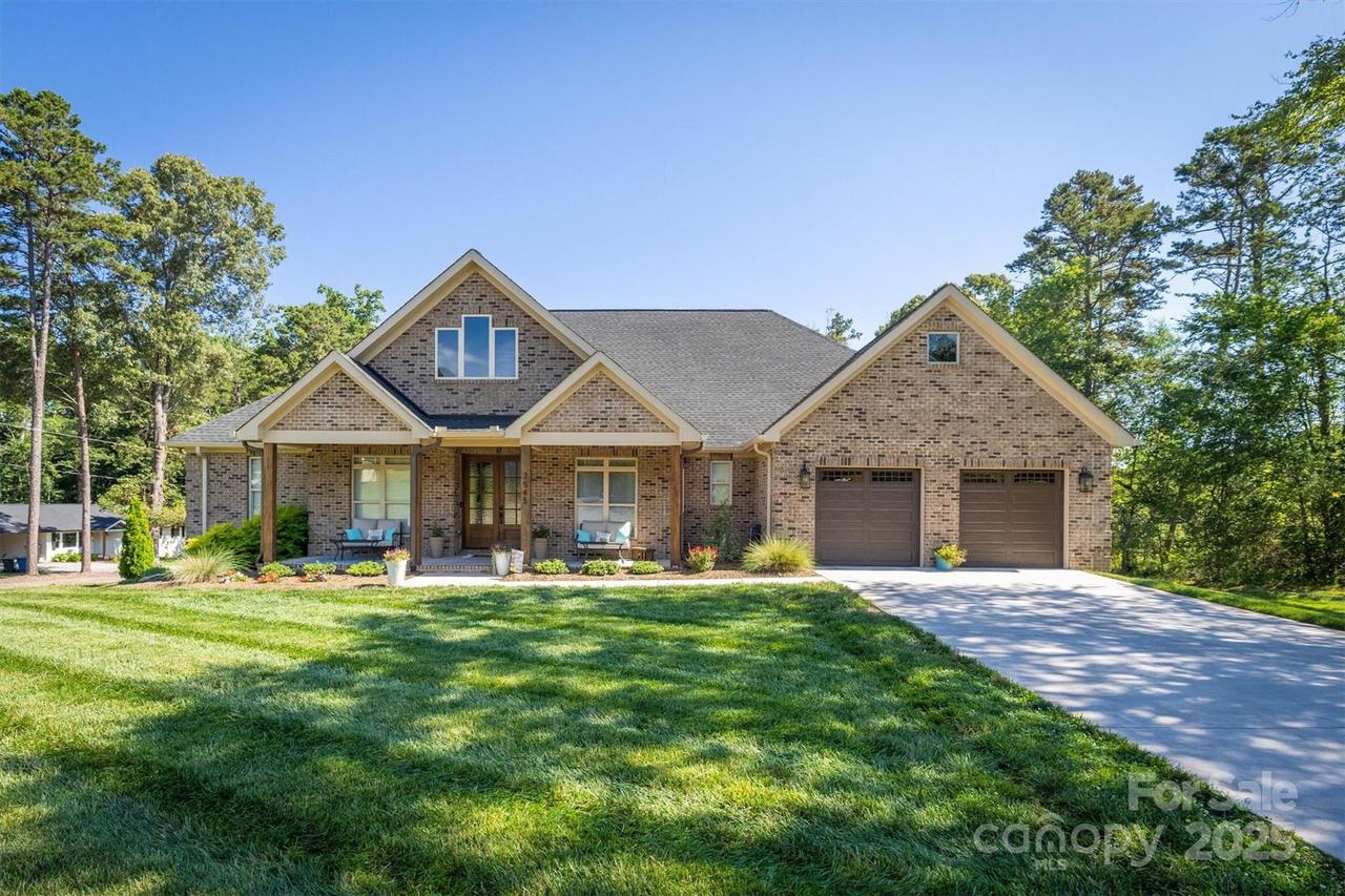 2545 10th Street Ct., Hickory, NC 28601