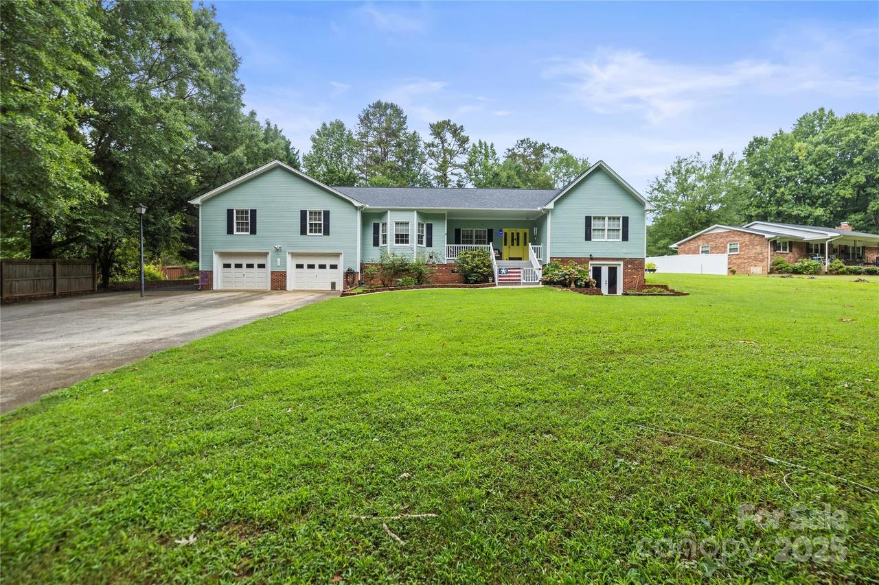 601 Elmwood Cir., Dallas, NC 28034