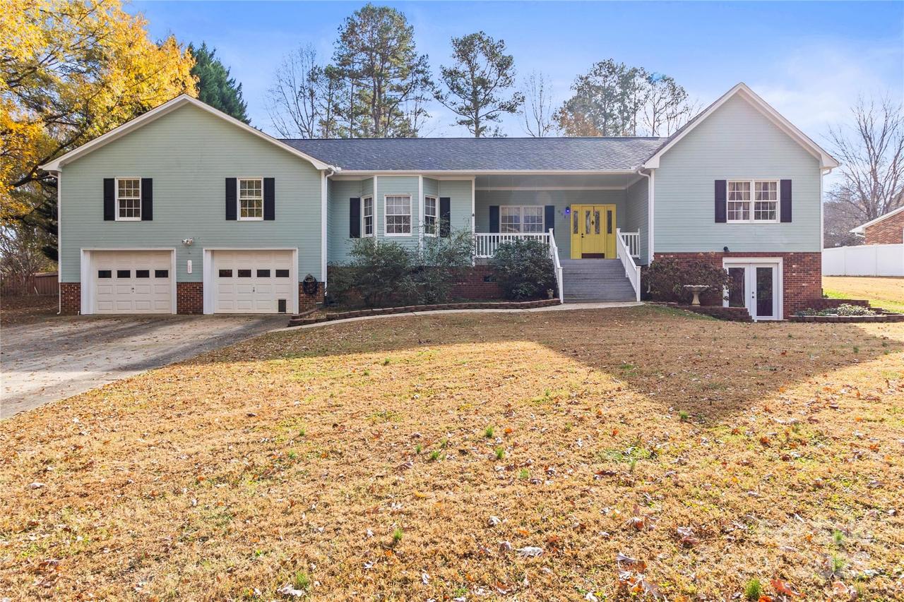 601 Elmwood Cir., Dallas, NC 28034