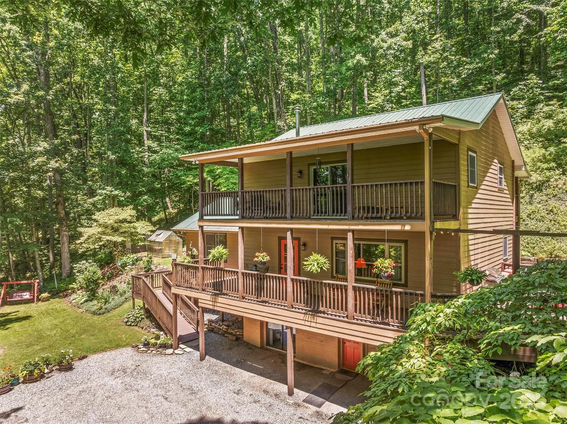 747 Bear Cove Cir., Bryson City, NC 28713