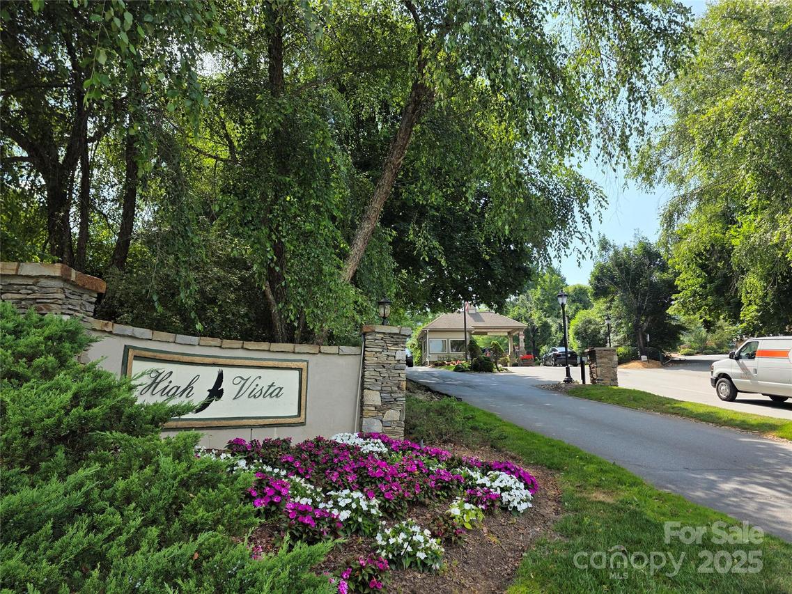 99999 Red Oak Dr., Mills River, NC 28759