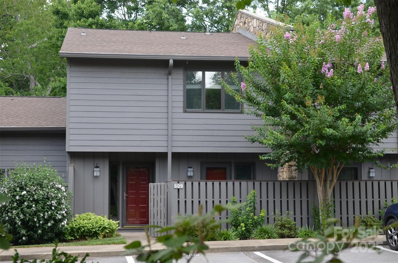 609 Crowfields Ln., Asheville, NC 28803