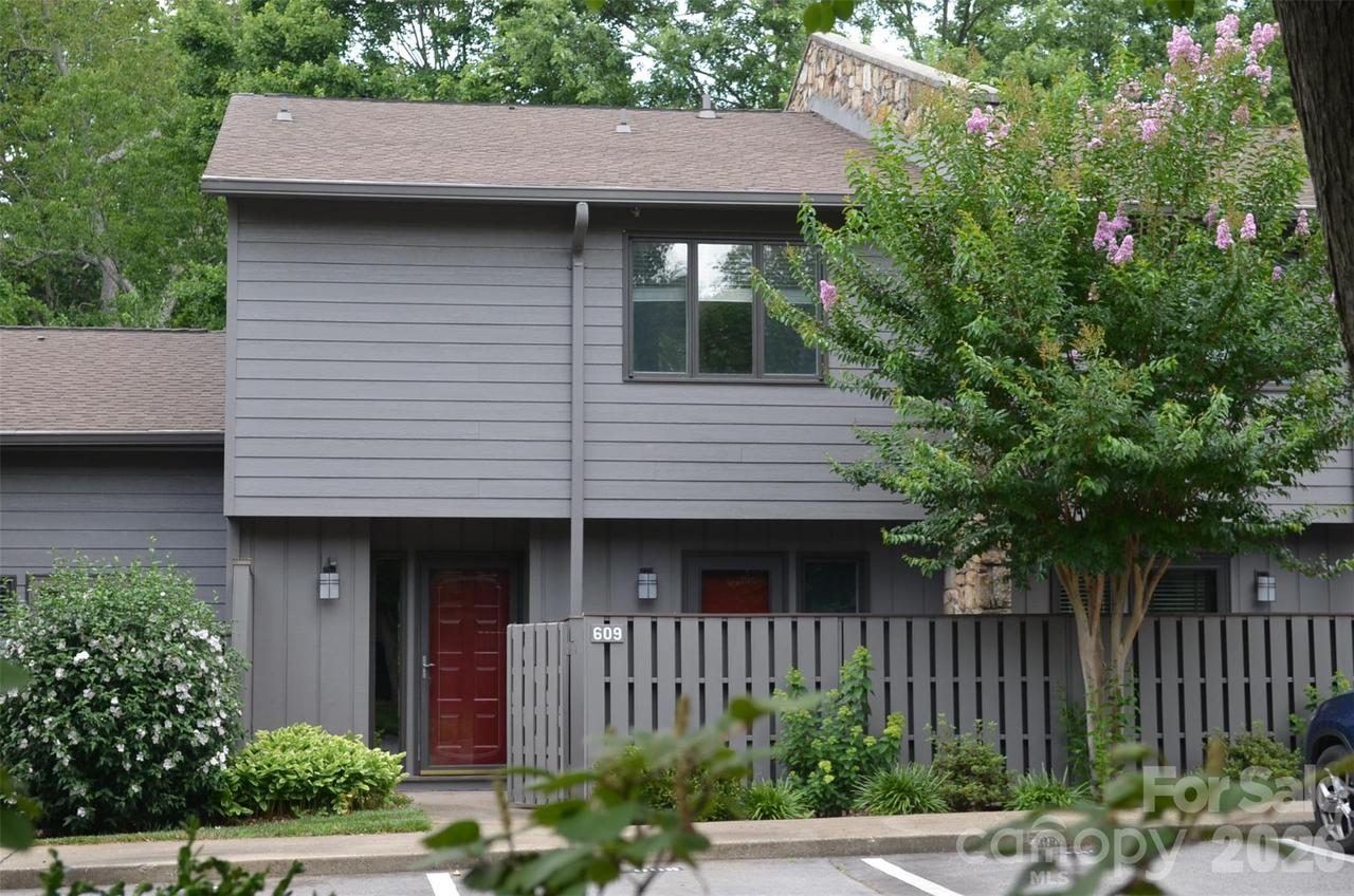 609 Crowfields Ln., Asheville, NC 28803